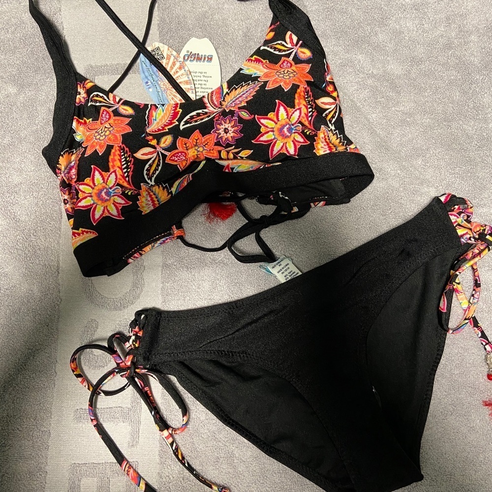 Bingo surf women’s bikini with tassels detail. - Picture 2 of 8